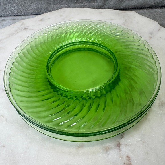 Vintage Green Uranium Glass Plates Set of 4 Spiral Optic Swirl Depression Glass - Picture 8 of 9